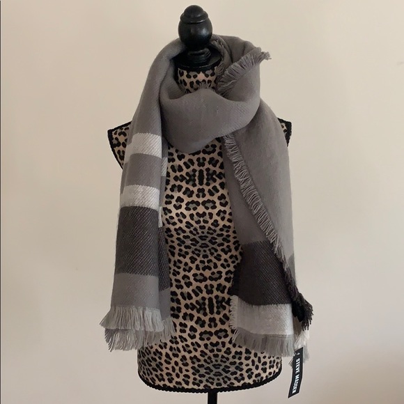 Steve madden gray blanket scarf/wrap - Picture 1 of 6